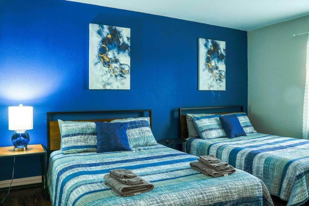 Dallas 4Br Large Yard W Hot Tub , Fire Pit And Basketball Hoop Екстер'єр фото