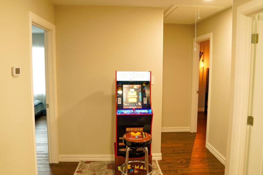Dallas 4Br Large Yard W Hot Tub , Fire Pit And Basketball Hoop Екстер'єр фото