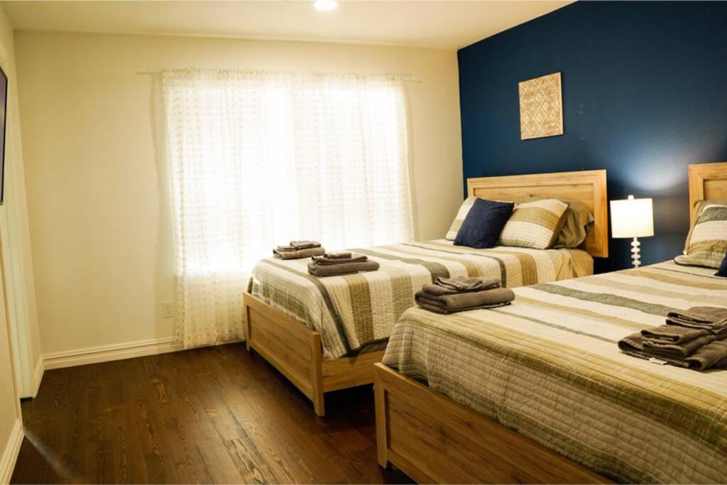 Dallas 4Br Large Yard W Hot Tub , Fire Pit And Basketball Hoop Екстер'єр фото